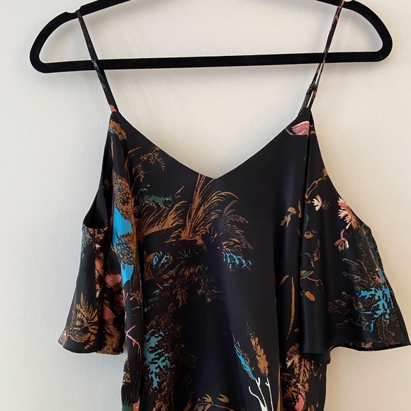 Beautiful 100% silk off the shoulder top from Wilfred - Picture 5 of 9